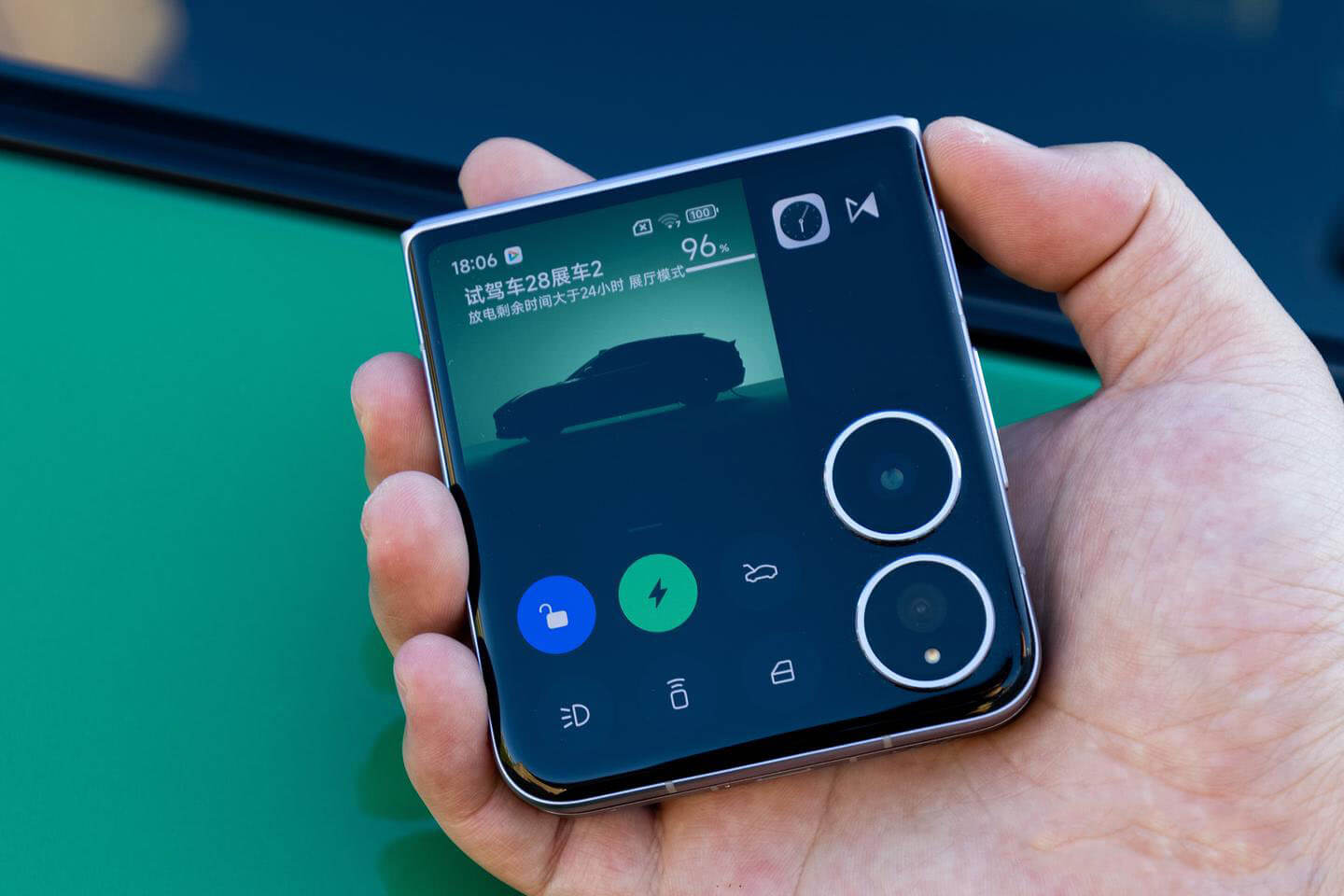 XiaomiMIX Flip 26 Rucas Xiaomi MIX Flip 2 Review A Compact Powerhouse Redefining Small Foldables